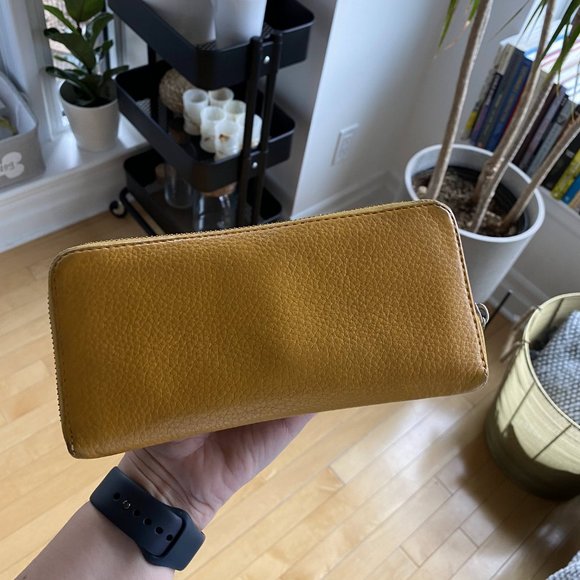 Michael Kors Wallet - Picture 2 of 3